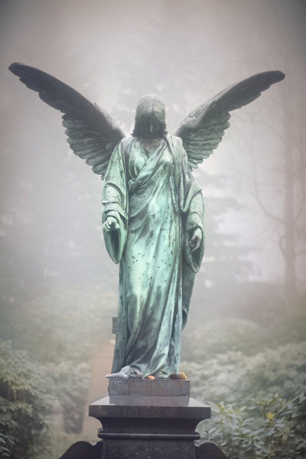 تصویر واقعی مجسمه فرشته بالدار بدون ادیت و فتوشاپ 