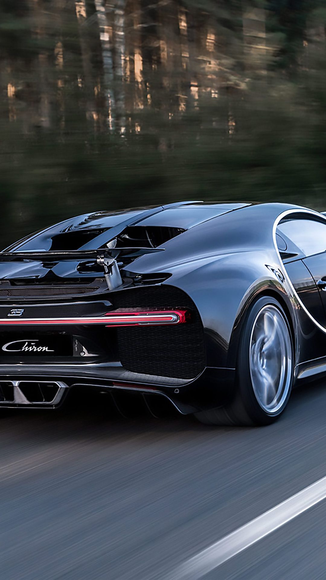 تصویر زمینه چشمگیر از ماشین Bugatti Chiron یا بوگاتی شیرون