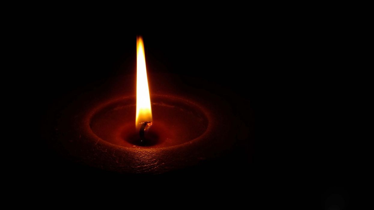 تصویر پر احساس شمع برای عرض تسلیت گویی به عزیز از دست داده 
