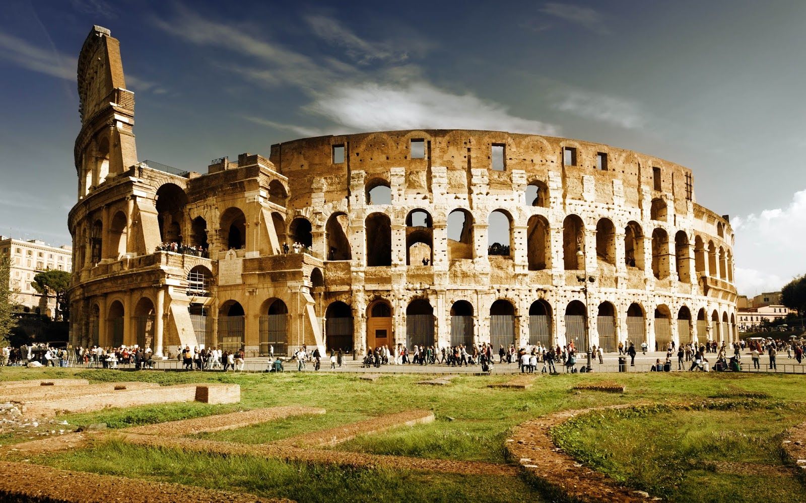 عکس بنای تاریخی کولوسئوم یا آمفی تئاتر فلاوین در شهر زیبای رم