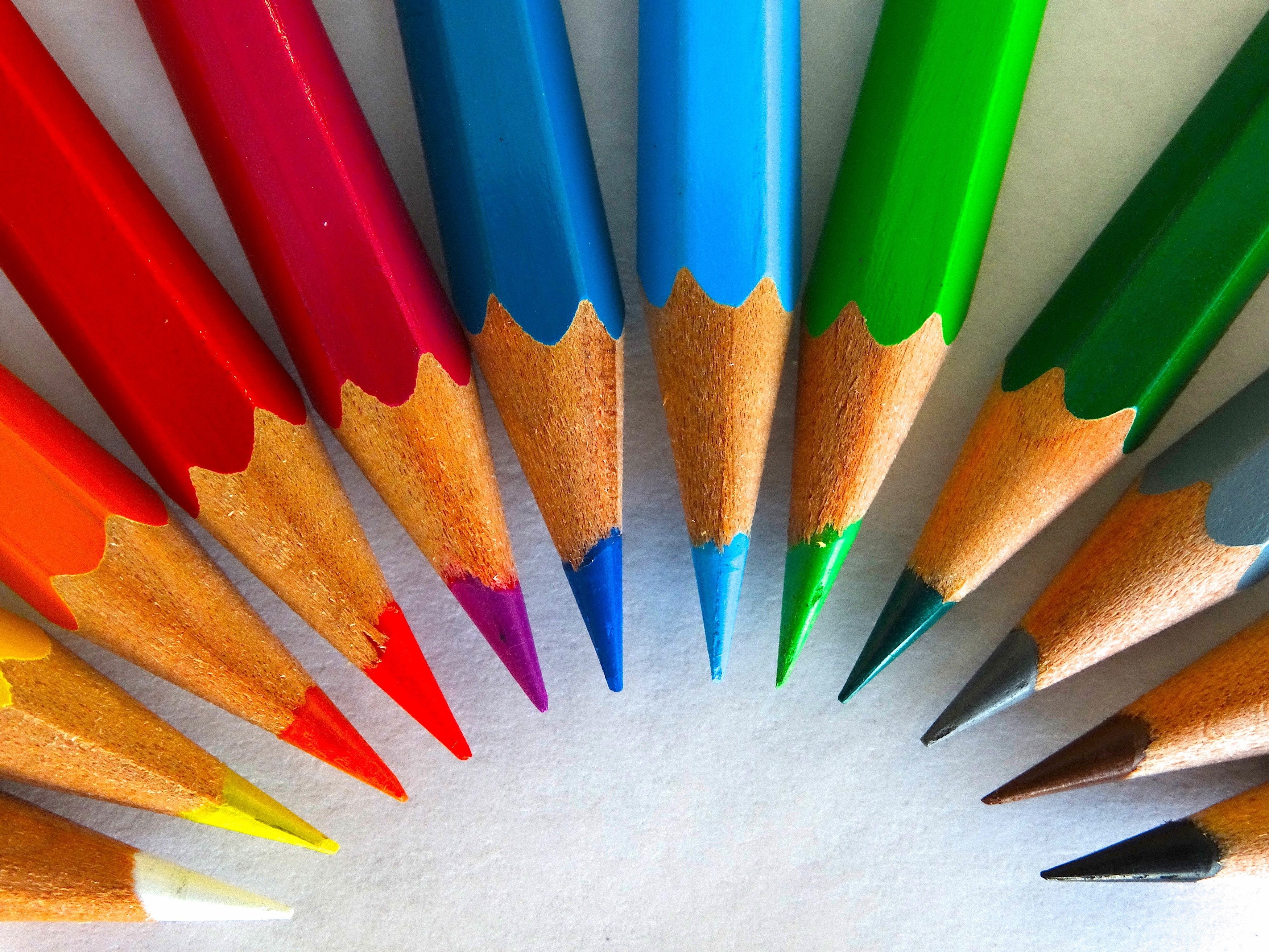 تصویر زیبا و فوق العاده قشنگ از مداد رنگی های خوش رنگ 