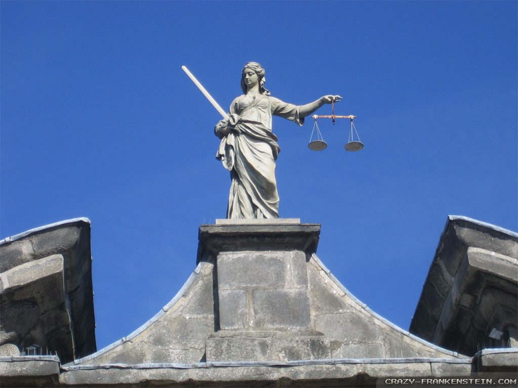 تصویر خاص از مجسمه ترازوی عدالت به همرای میزان عدالت 
