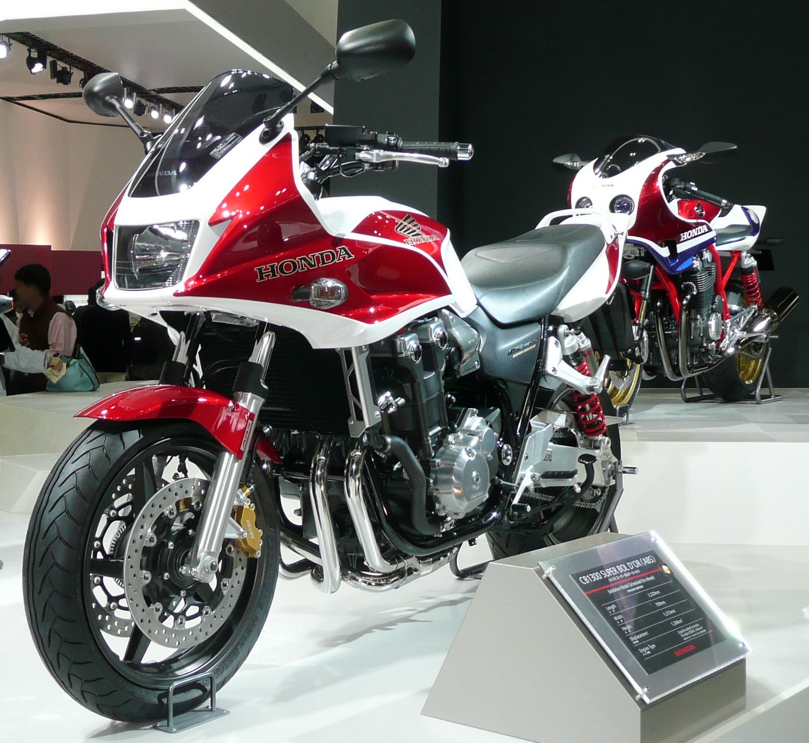 تصویر جدید از موتور هوندا سی‌بی۱۳۰۰ در نمایشگاه بین‌المللی