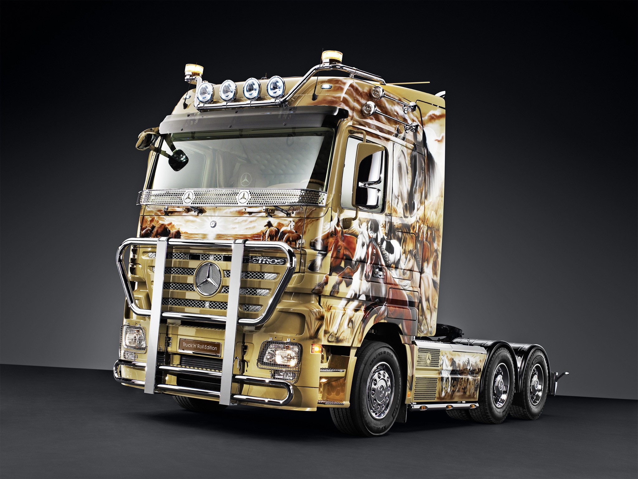 تصویر قوی ترین کامیون دنیا با طرح تماشایی اسب ساخت کمپانی Benz