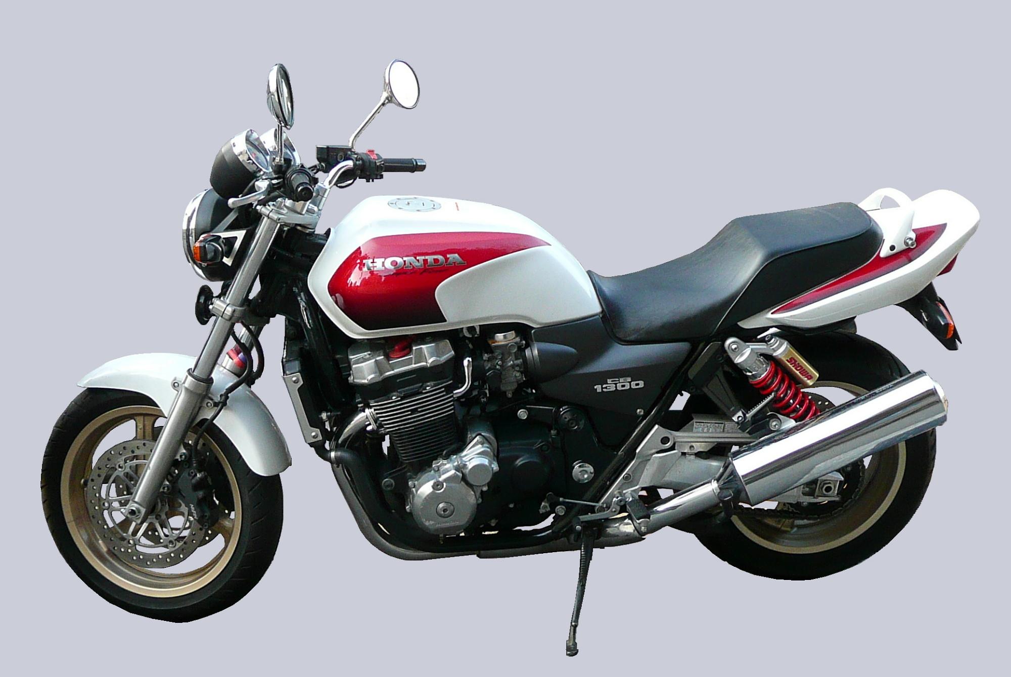 تصویر ساده و شیک موتور Honda CB1300 با دانلود رایگان 