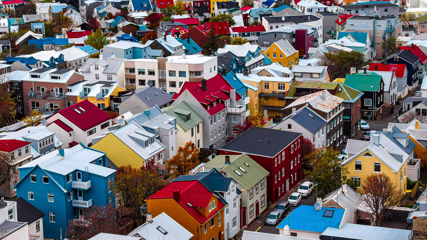 تصویر کمتر دیده شده از شهر خوشحال جهان با جذاب ترین ساختمان های رنگی 