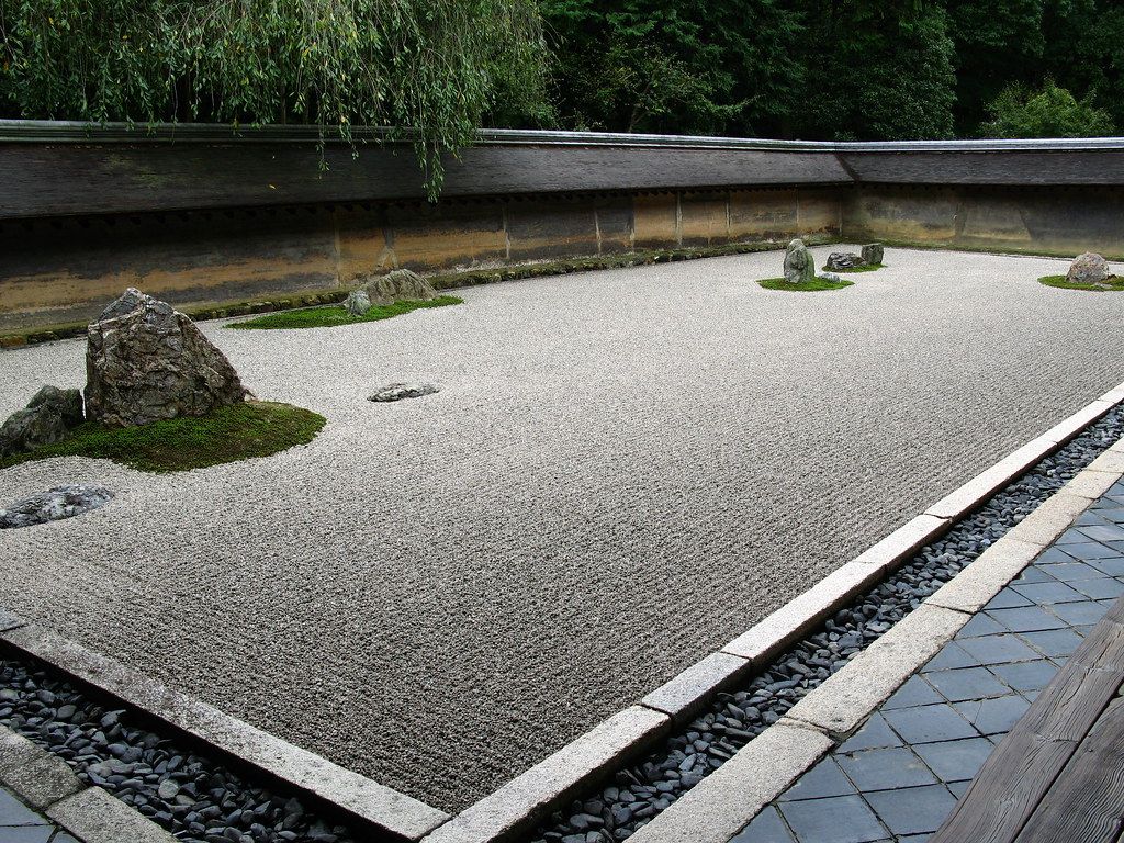 بهترین تصویر کاملا رایگان از باغ ذن یا همان باغ سنگی ژاپنی برای تحقیق