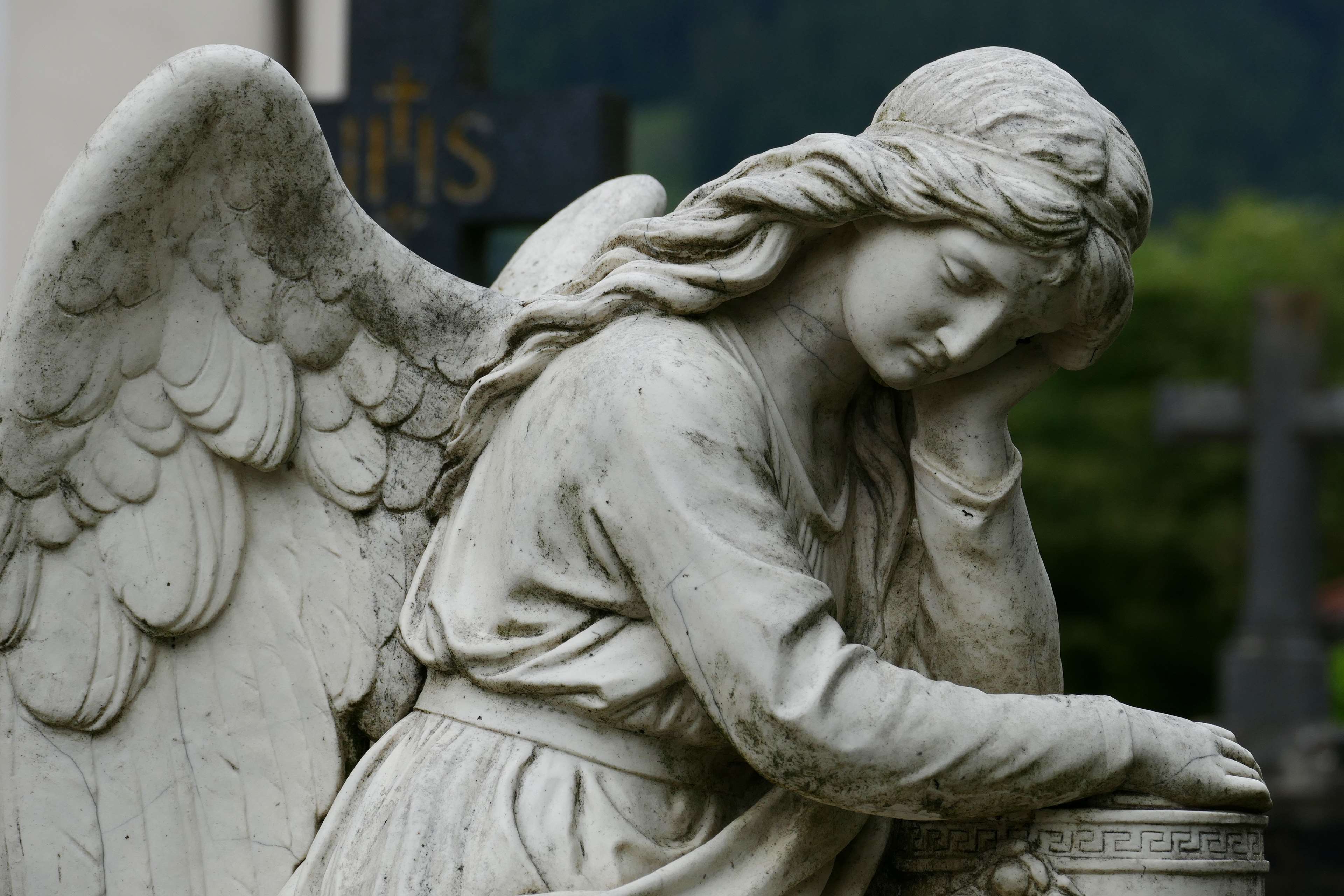 عکس رایگان و فول اچ دی مجسمه واقعی سنگی فرشته بال دار 