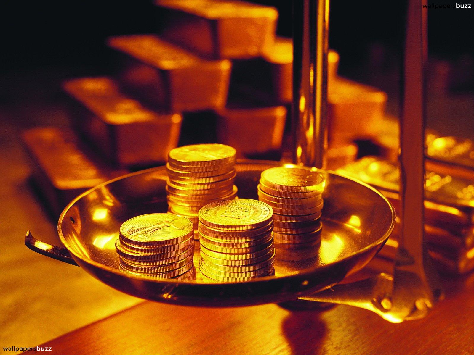 دانلود تصویر استوک جذاب سکه طلا و شمش های روی هم طلا 