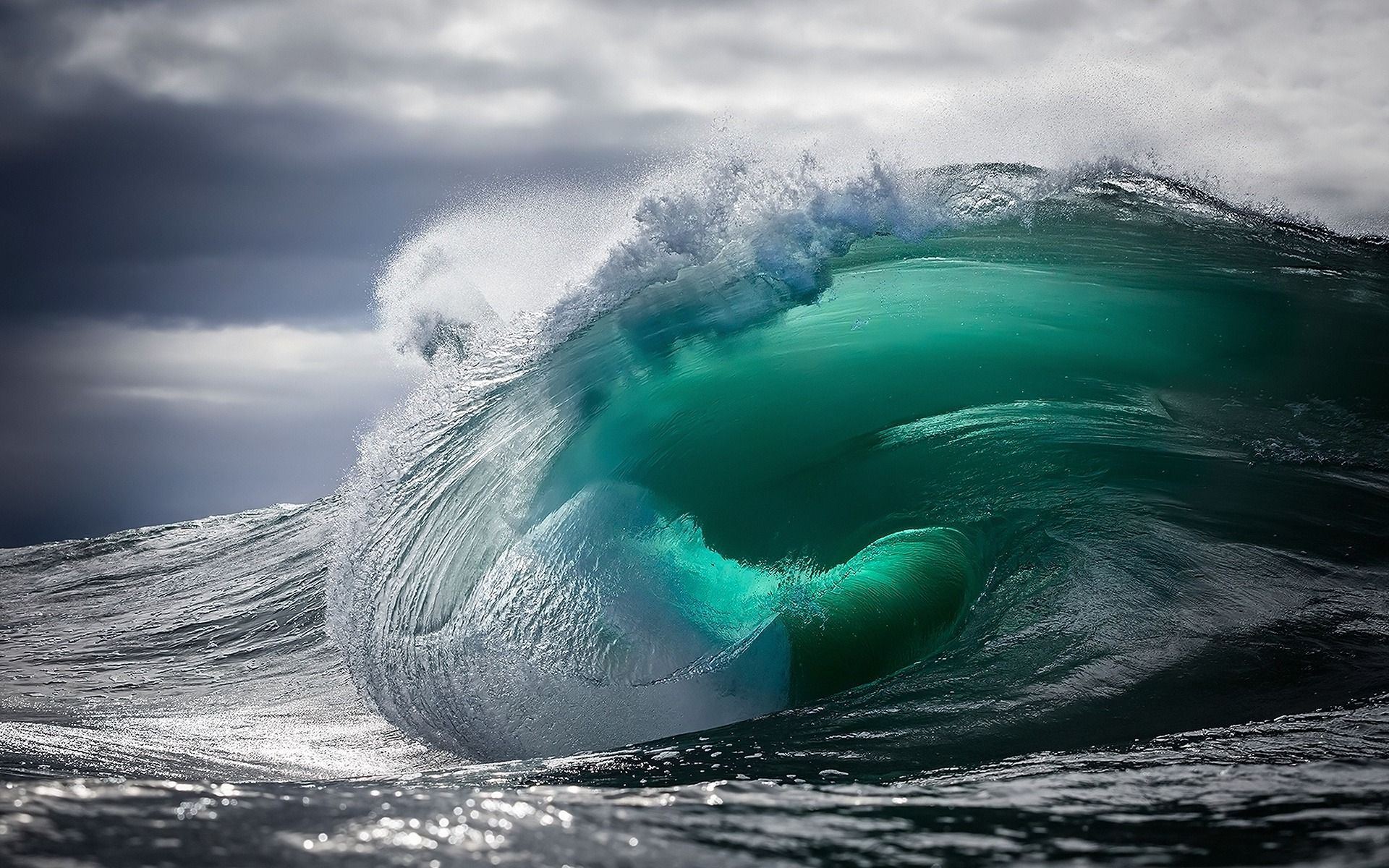 عکس زمینه ویندوز از بلای عظیم طبیعی امواج سونامی در اقیانوس آرام و هند