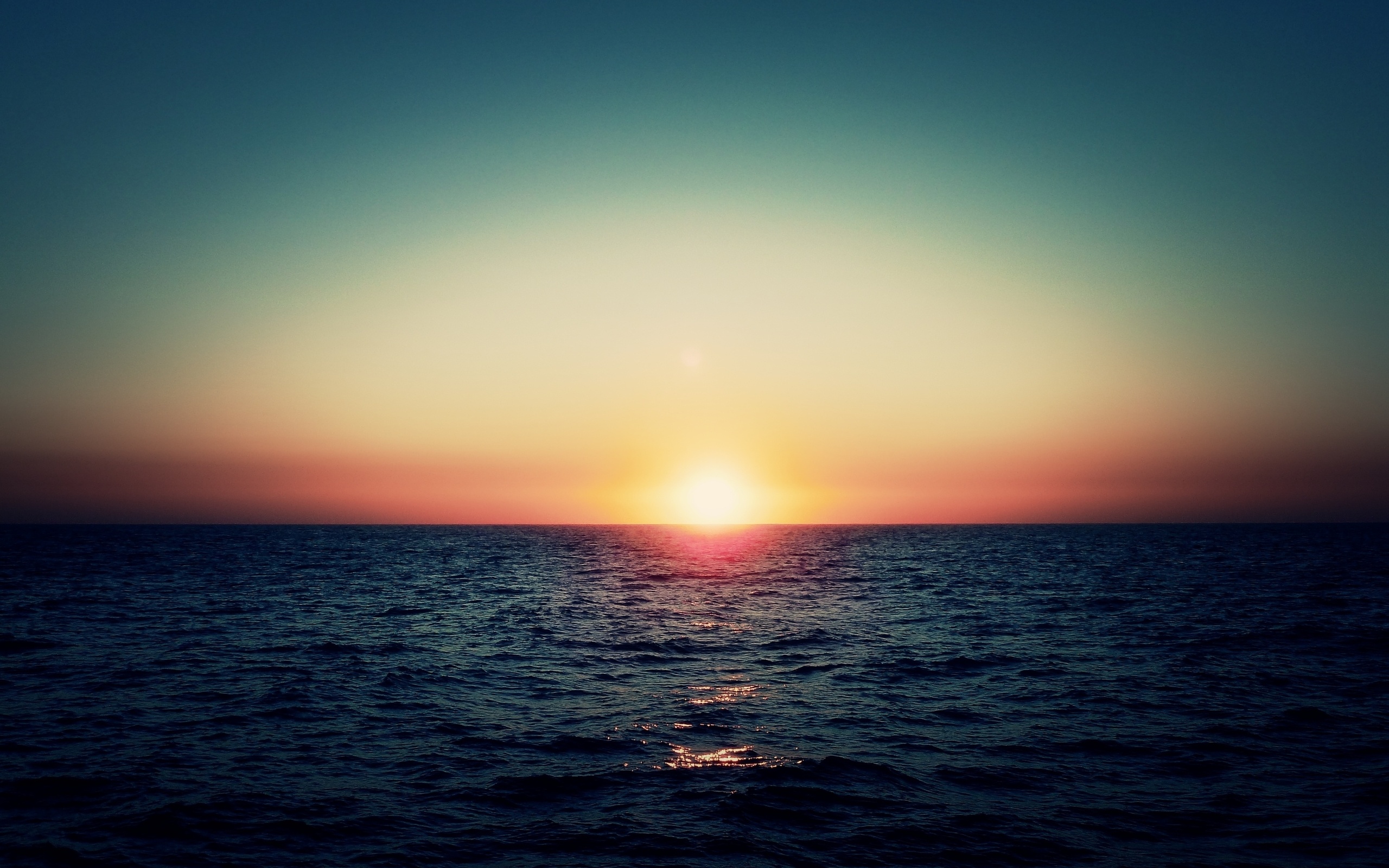 دانلود تصویر خاص و چشمگیر غروب آفتاب در دریا 