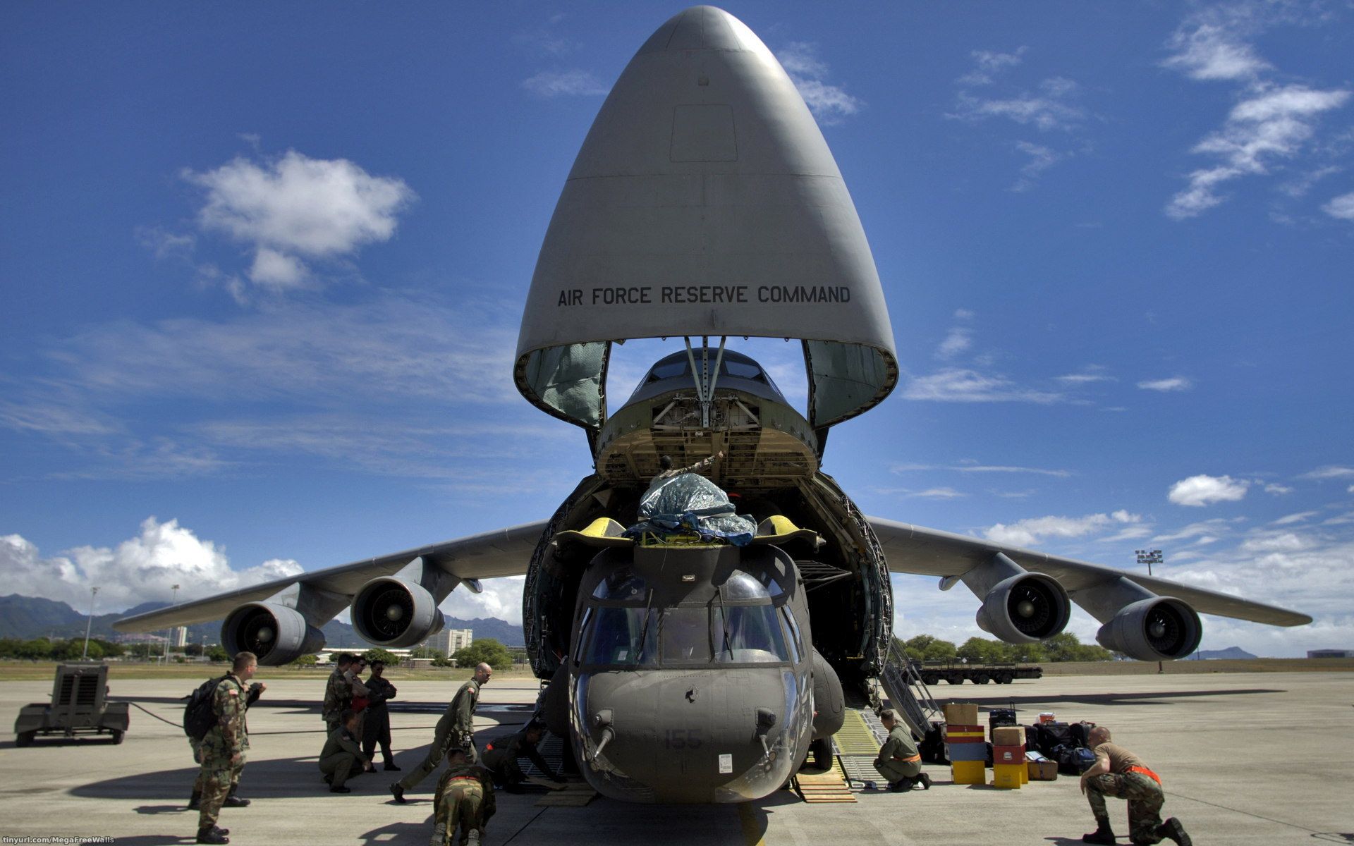 تصویر هواپیمای باری بزرگ ارتش آمریکا با کیفیت اچ دی
