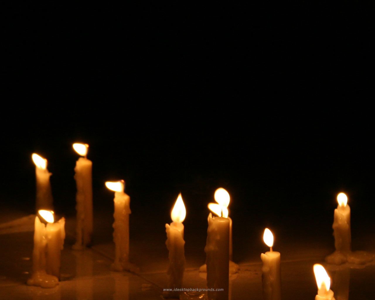 دانلود رایگان عکس شمع های روشن در حال سوختن مناسب تسلیت گویی 