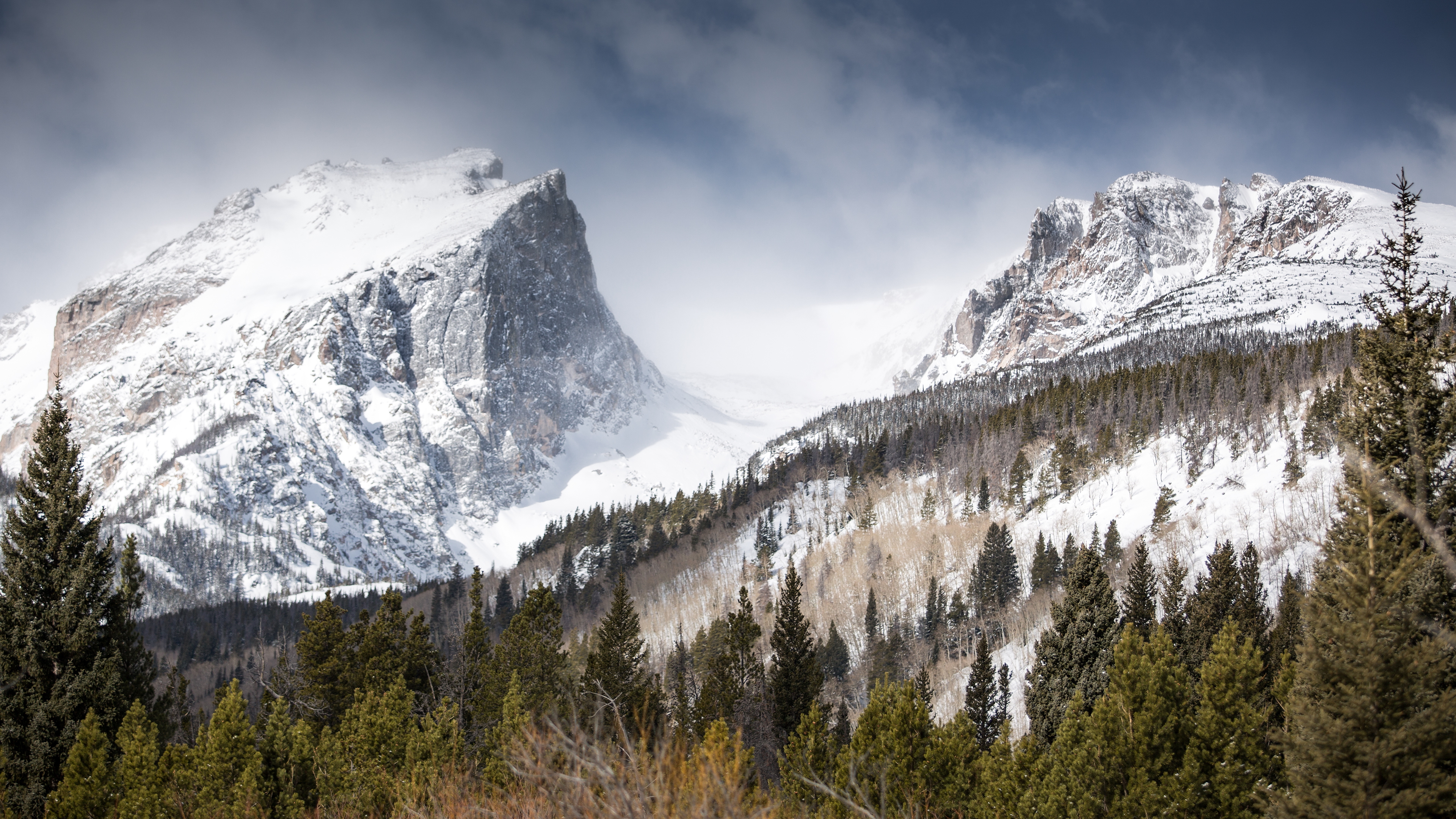 عکس بی نظیر کوهستان برفی با کیفیت بالا ویژه استفاده برای چاپ و طراحی