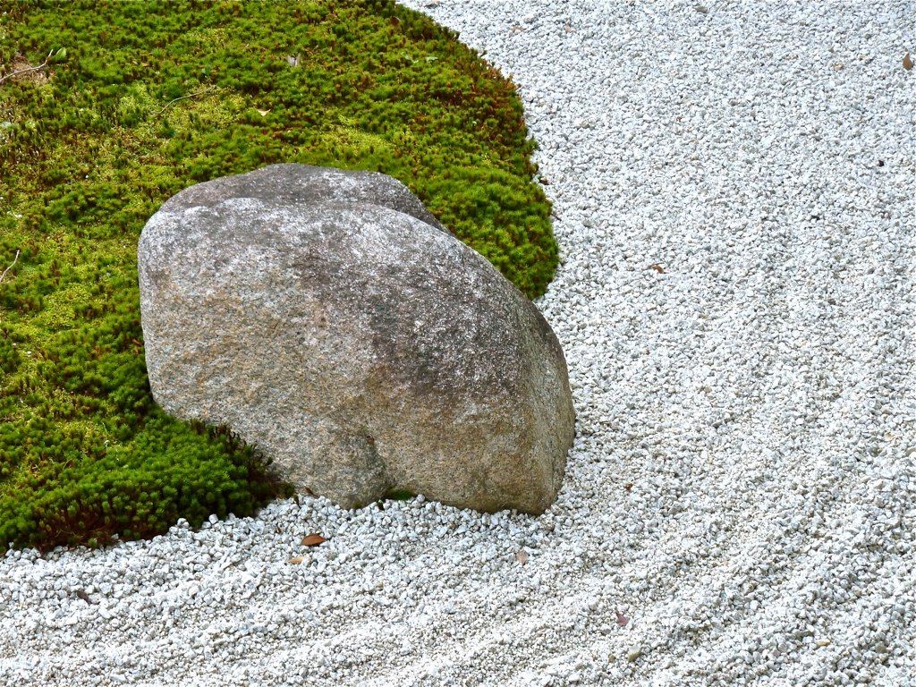 تصویر چشم نواز از باغ خشک ژاپنی برای تحقیق درمورد مکتب ذن 2023
