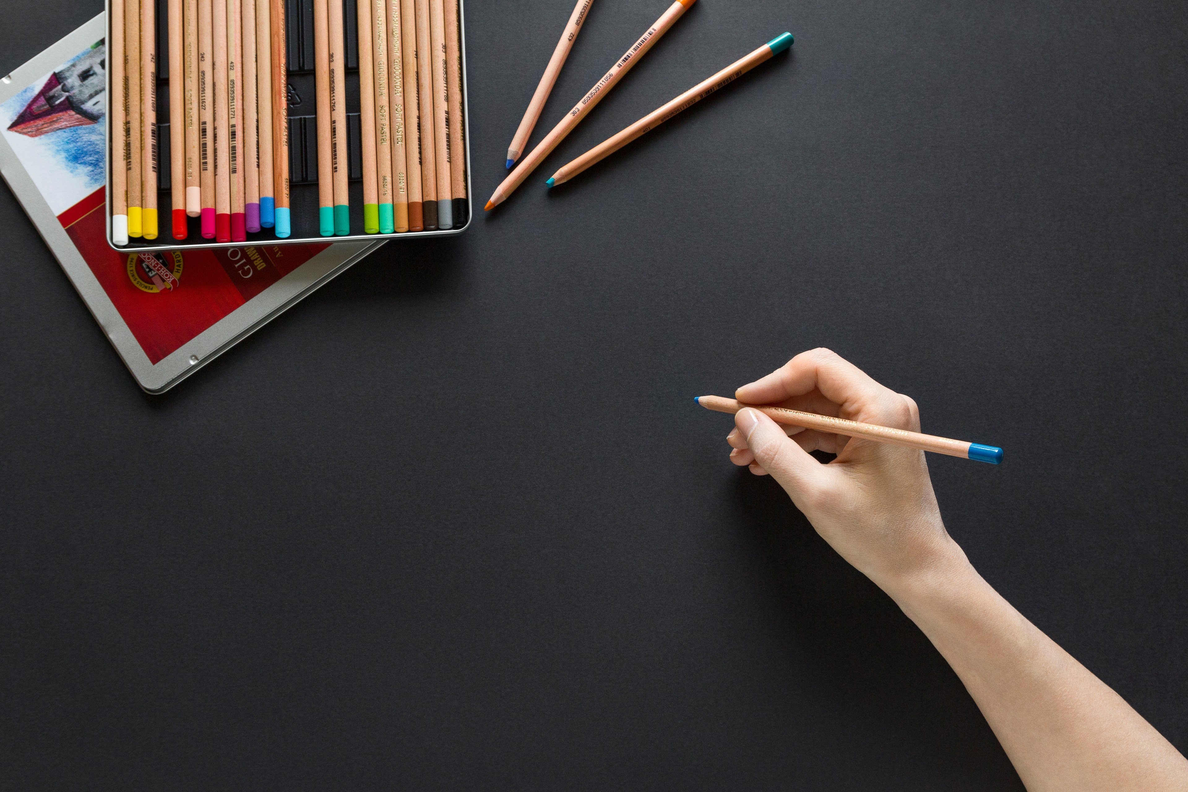 عکس زیبا و دیدنی از مداد رنگی های زیبا با روکش چوبی 