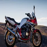 چاپ قاب موبایل و گوشی عکس موتورسیکلت تماشایی Honda CB1300 در دل طبیعت