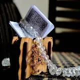 چاپ قاب موبایل و گوشی بکگراند شگفت آور و جالب از مینی قرآن کریم با تسبیح زیبا کنار آن 