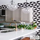 چاپ قاب موبایل و گوشی  بک گراند زیبا از آشپزخانه مدرن با پوستر سیاه و سفید قشنگ 