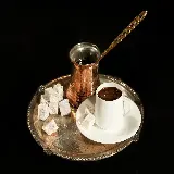 چاپ قاب موبایل و گوشی عکس چشم نواز فنجان قهوه ترک همراه با قند روی سینی در زمینه مشکی