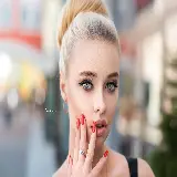 چاپ قاب موبایل و گوشی پس زمینه دختر زیبا با ناخن های قرمز براق برای رنگ پوست روشن
