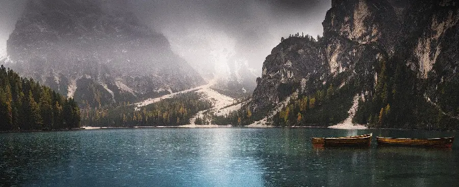 دانلود عکس دریاچه میان کوهی زیبا و دلپذیر 