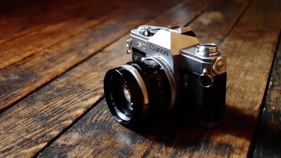 والپیپر دوربین Canon AE-1 دوربین آنالوگ با قابلیت جمع و جور بودن انقلابی در تولید مدل های کانن