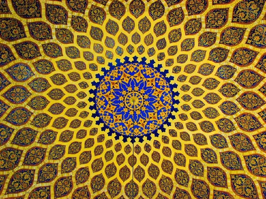عکس زیبا از طراحی اسلامی مناسب استفاده در سقف مساجد و زیارت گاه ها