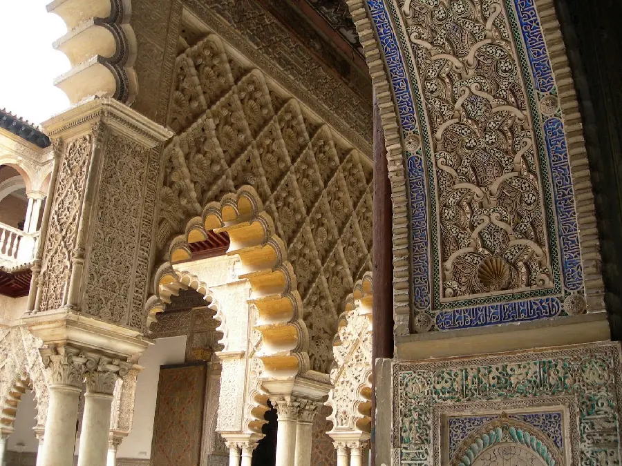 عکس بسیار قشنگ از معماری اسلامی با نقوش برجسته ی با معنا