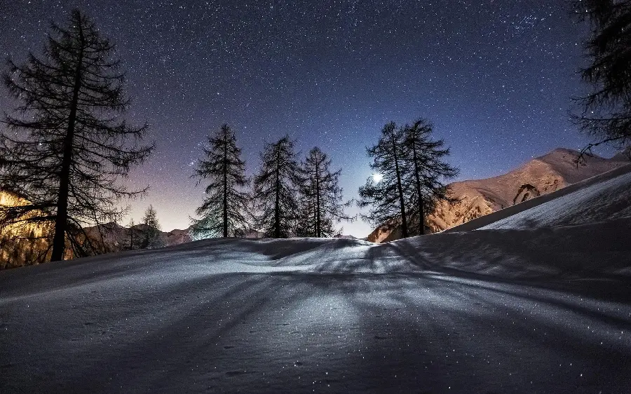 دانلود تصویر بسیار زیبای طبیعت ناب زمستانه با تم تاریک و دارک 
