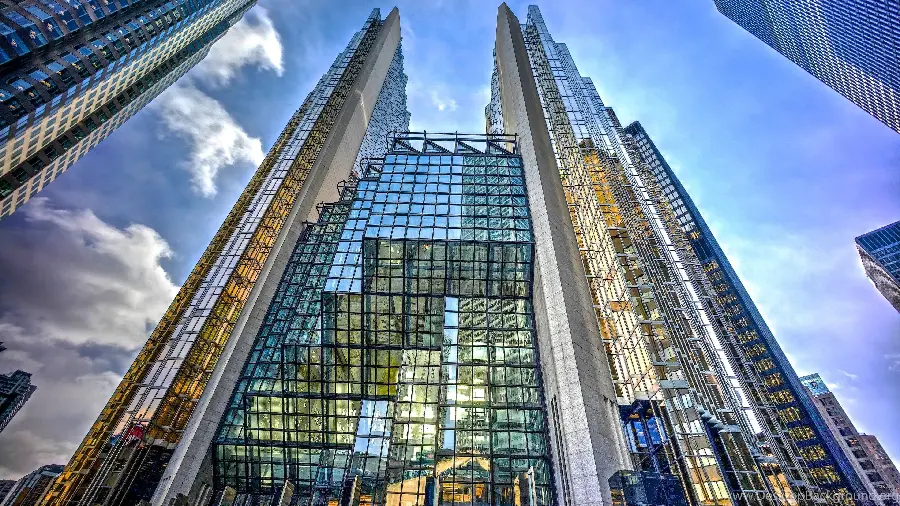 عکس جذابترین معماری‌ فضای بیرونی ساختمان شیشه ای با نمای مدرن 