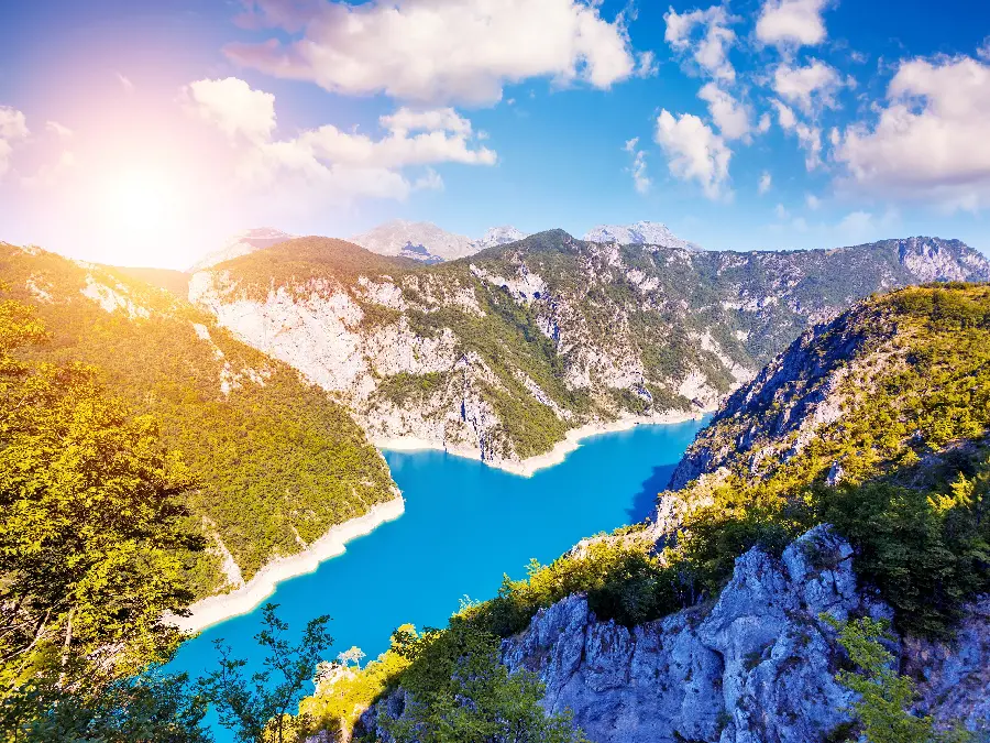 والپیپر از دریاچه پیوا یک مخزن سد در مونته‌ نگرو