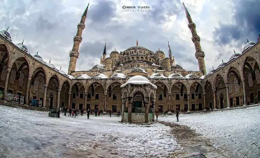 والپیپر با ادیت عالی از معماری اسلامی گرفته شده در زمستان