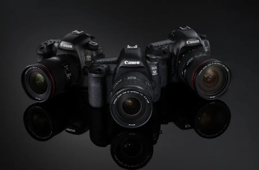 طرح زمینه دوربین کانن canon EOS 5D یکی از معروف ترین دوربین های DSLR در زمینه کاهش نویز تصاویر