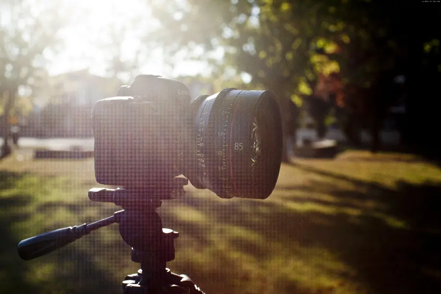 پس زمینه دوربین کانن Canon sony 4k دوربینی بدون آینه با مجموعه جامعی از ویژگی‌های عکاسی و فیلمبرداری 