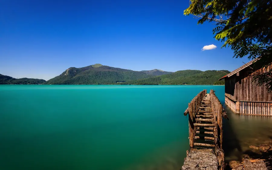 عکس گرفته شده از دریاچه فوشل از مناطق طبیعی در اتریش