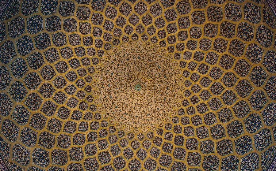 تصویر استوک معماری اسلامی استفاده شده در این سقف زیبا