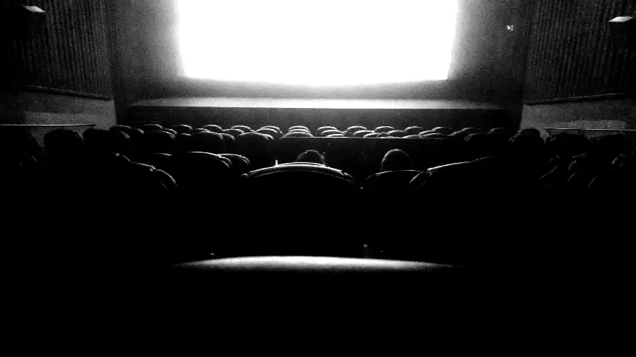 تصویر سیاه و سفید و سبک قدبم سینما برای پس زمینه کامپیوتر 