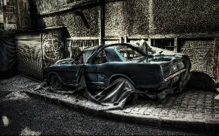 تصویر با ادیت فوق العاده از ماشین فرسوده در کوچه های مخروب شهر