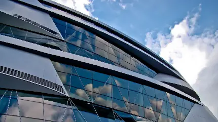 عکس استوک ساختمان شیشه‌ای با پوشش لایه فلز (شامل لایه نقره) ترکیبات فلزی 