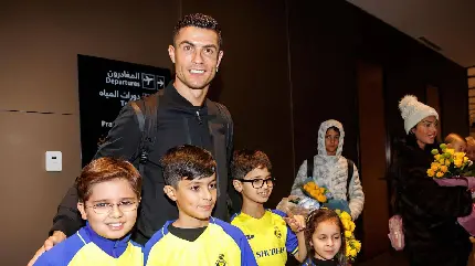 عکس دسته جمعی خانوادگی رونالدو بهترین بازیکن تیم النصر با بچه هایش 