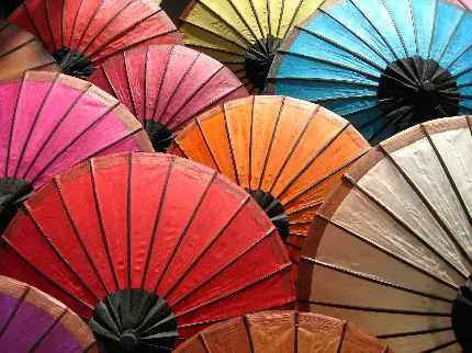 عکس پس زمینه با طرح چترهای ژاپنی هزار رنگ برای چاپ تابلو دکوراتیو 