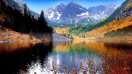 دانلود عکس رایگان و زیبای دریاچه در کنار کوه و فصل پاییز
