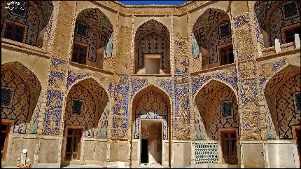 عکس از مکان تاریخی سبک معماری ایرانی بنام مدرسه غیاثیه خرگرد