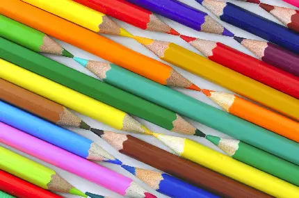تصویر زمینه از مدادهای رنگی برای چاپ روی جعمه مدادها 