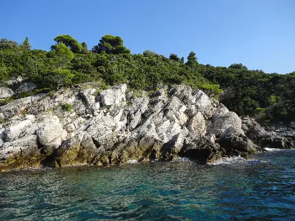 پردانلود ترین تصویر طبیعت فوق العاده زیبای ساحل صخره ای 