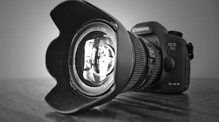 طرح زمینه دوربین کانن Canon Eos5D سنسور تصویر فول فریم CMOS 22 مگاپیکسل