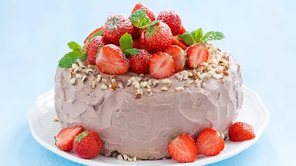 والپیپر کیک خامه ای توت فرنگی برای تم تولد