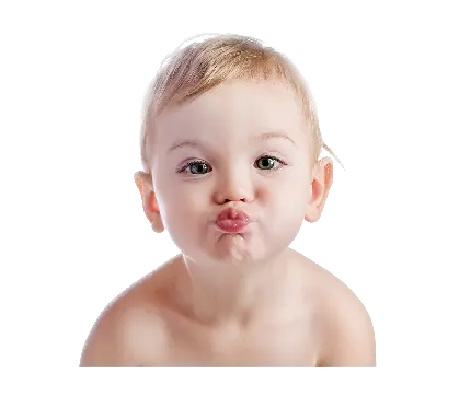 عکس png نوزاد پسر مو طلایی با لب های غنچه شده برای بوس کردن