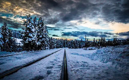 عکس فصل زمستان و ریل آهن مدفون در بزف 